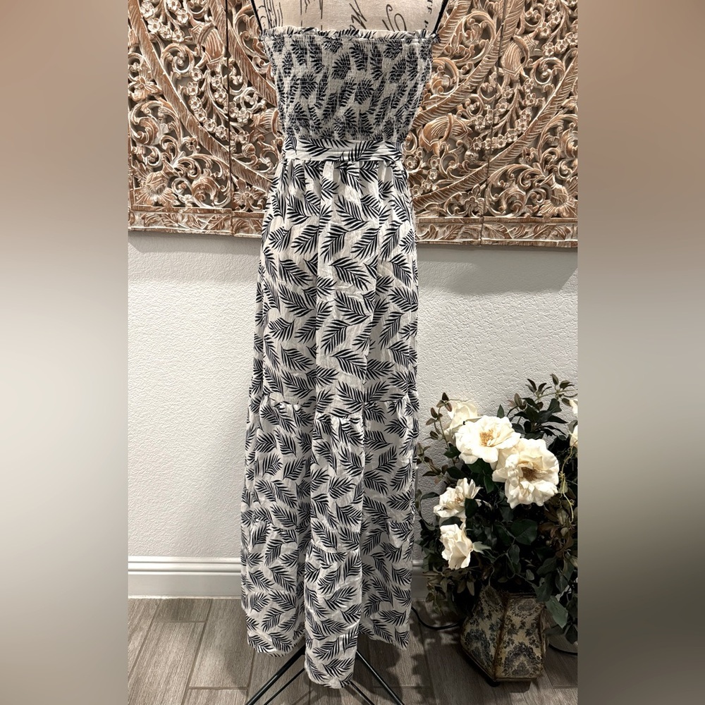 ee:some White & Navy Blue Palm Print Tiered Skirt Smocked Strapless Maxi Dress - Picture 2 of 14
